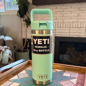 YETI Rambler 18oz Bottle Seafoam NWT